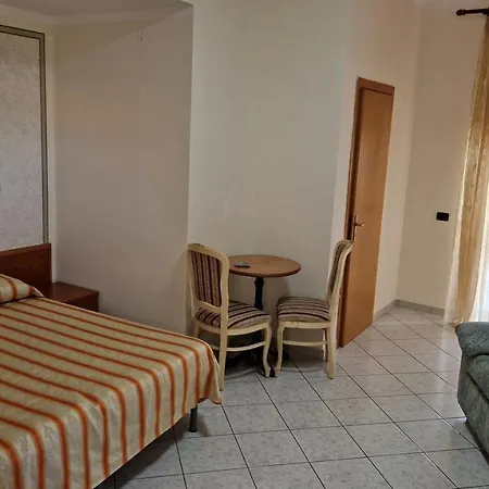 Ausonia ホテル コリリアーノ・カーラブロ