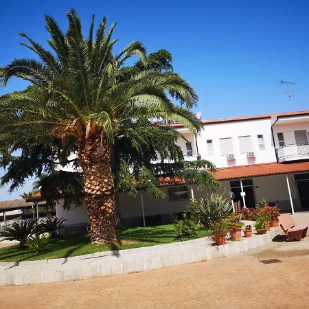 Ausonia ホテル コリリアーノ・カーラブロ