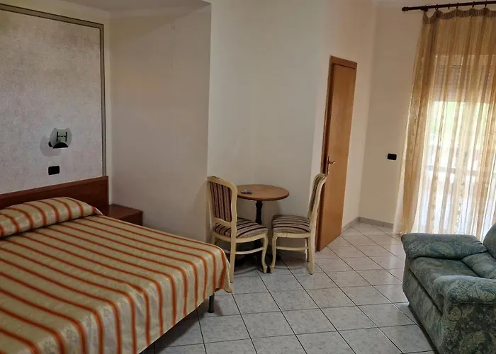 Ausonia 酒店 科里利亚诺·卡拉布罗